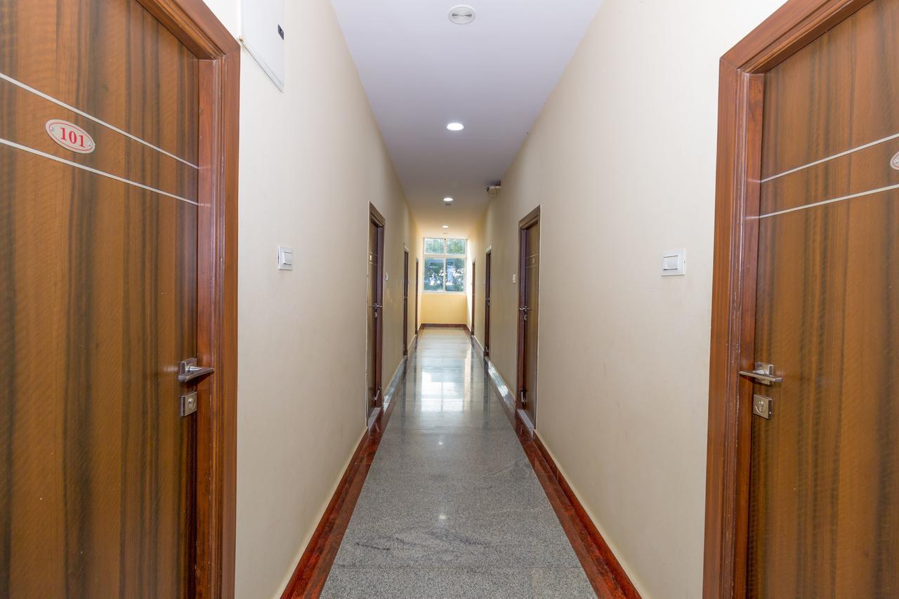מלון היידראבד Oyo 7627 Royal Plaza מראה חיצוני תמונה